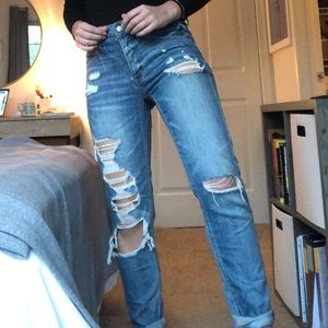 American Eagle Tomgirl Distressed Jeans
